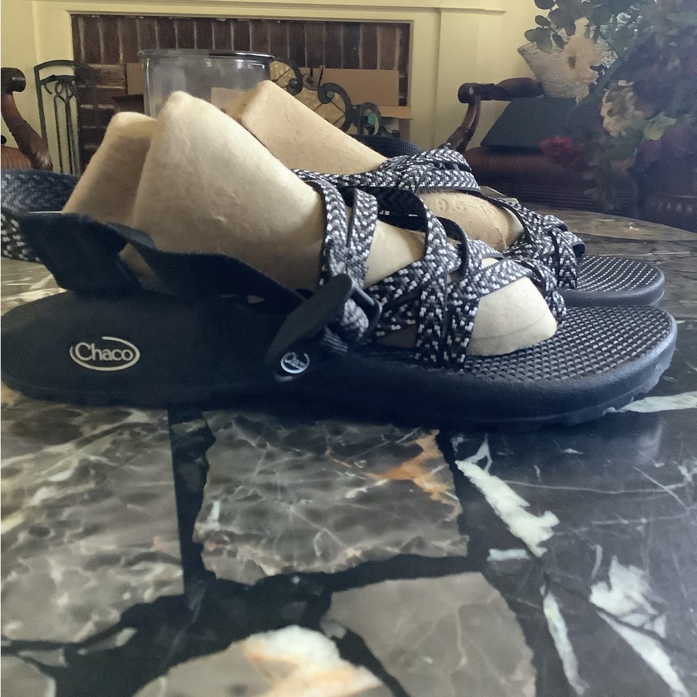 Chaco ZX2 unaweep double strap waterproof hiking sandals size 9 black/white